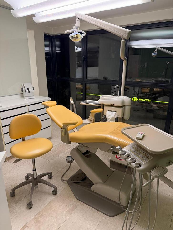 Gratis op te halen: twee tandartsstoelen (goede staat), Zakelijke goederen, Bedrijfs Onroerend goed, Praktijkruimte