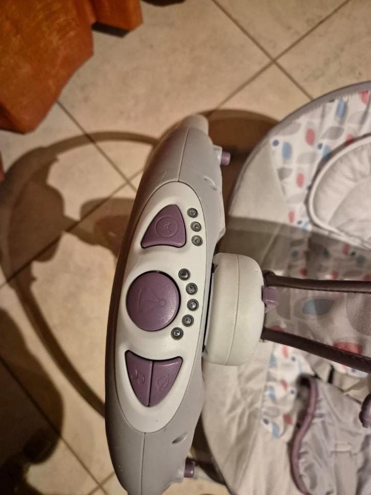 Baby swing for sale, Enfants & Bébés, Jouets | Jouets de bébé, Comme neuf, Autres types, Sonore, Enlèvement