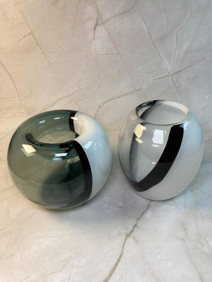 Set van 2 eigentijdse handgeblazen glazen vazen, Antiek en Kunst, Antiek | Glaswerk en Kristal, Ophalen of Verzenden