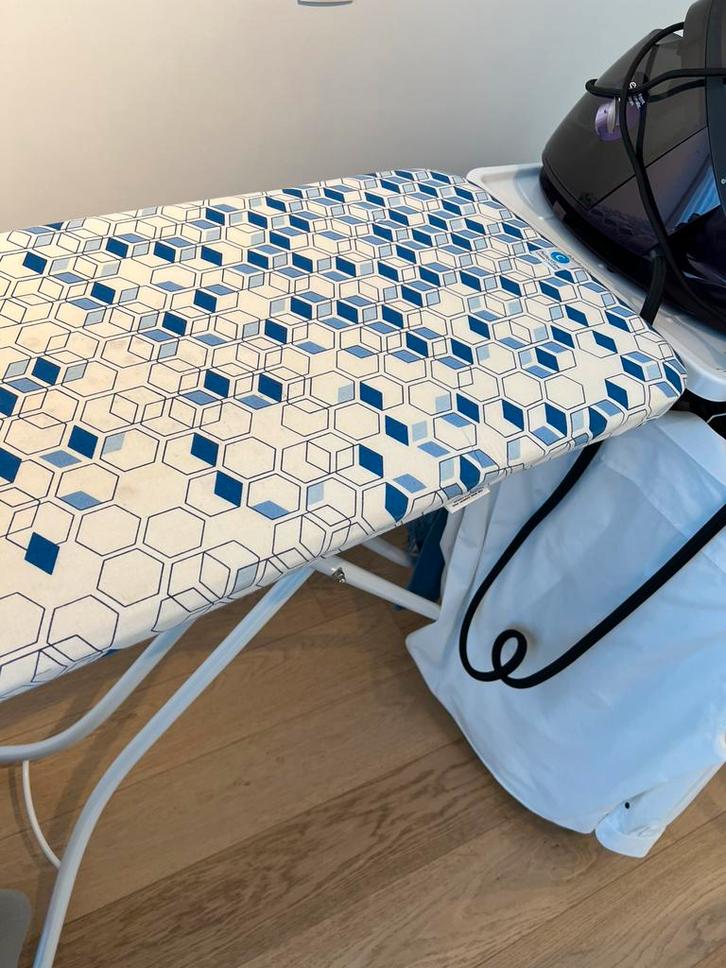 Brabantia PerfectFlow Strijkplank, Elektronische apparatuur, Strijkijzers en Strijkplanken, Zo goed als nieuw, Ophalen
