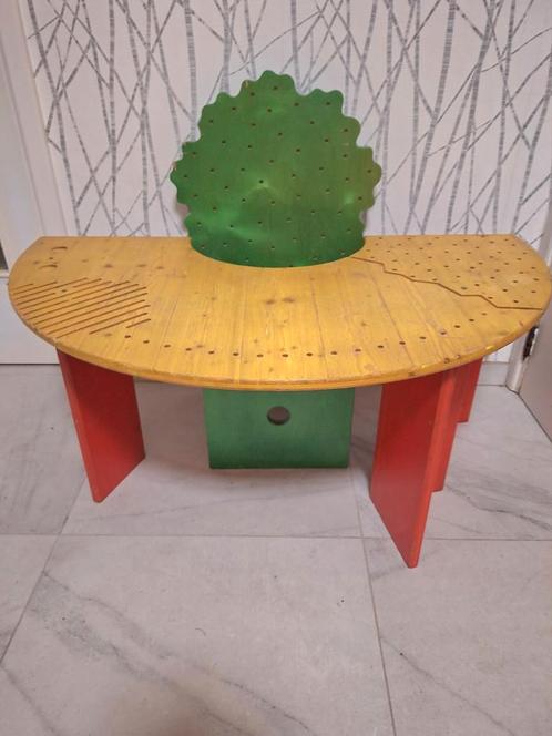 Super originele kindertafel van ontwerper, Kinderen en Baby's, Speelgoed | Speeltafels, Zo goed als nieuw, Ophalen