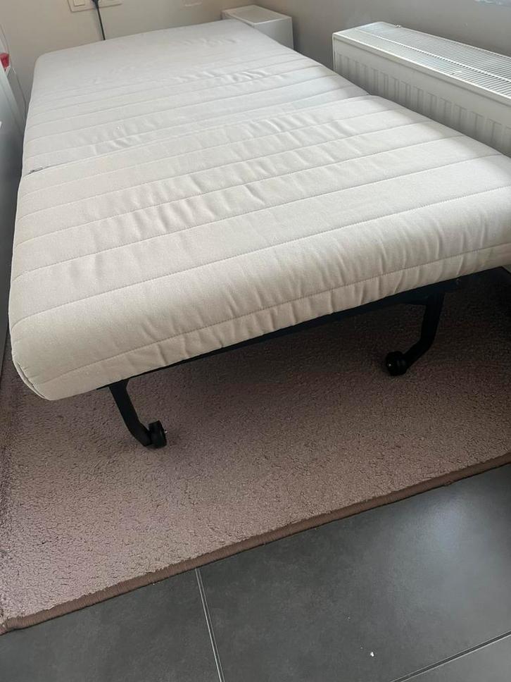 Slaapbank IKEA Lycksele 1-persoon + hoes DRINGEND!!, Huis en Inrichting, Zetels | Zetels, Zo goed als nieuw, Rechte bank, Eenpersoons