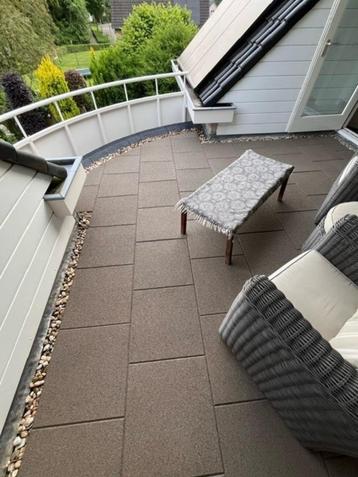 Rubber zandkleur tegels 50x50x3cm uniek en 100% Europees beschikbaar voor biedingen