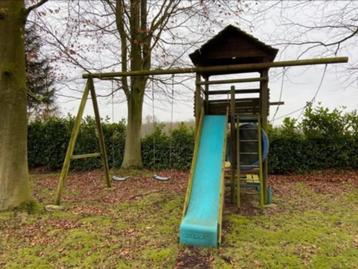 Speeltoren met schommels en klimtouwen beschikbaar voor biedingen