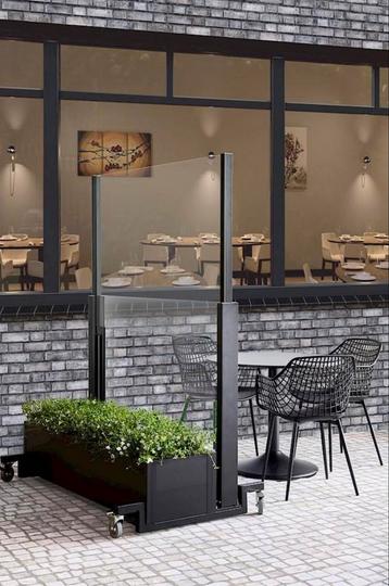 Uitschuifbaar windscherm voor restaurantterras  beschikbaar voor biedingen