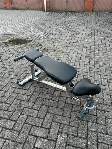 Professionele bench van LifeFitness (nieuwprijs €695,00)