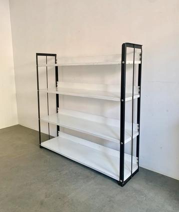 Etagere Tomado, Enlèvement