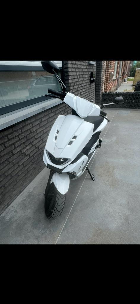 Elektrisch Scooter Rijbewijs B met toebehoren Nieuwstaat, Fietsen en Brommers, Scooters | Overige merken, Zo goed als nieuw, Klasse B (45 km/u)