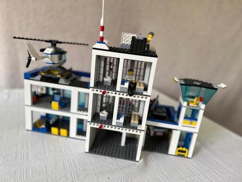 Lego politiekazerne + extra helikopter + extra’s, Kinderen en Baby's, Speelgoed | Duplo en Lego, Zo goed als nieuw, Lego, Complete set