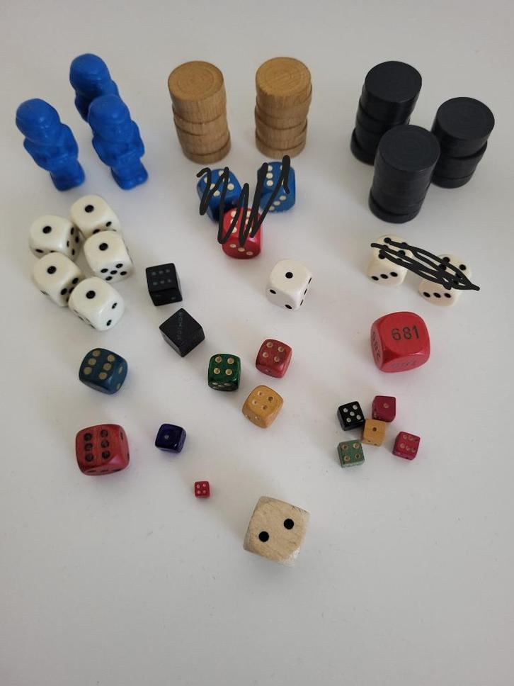 allerlei spelonderdelen, (mini) dobbelstenen, damschijven, Hobby en Vrije tijd, Gezelschapsspellen | Overige, Ophalen of Verzenden