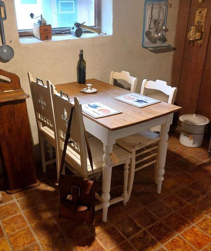 oud keukentafeltje  kleine eettafel cafetafel sidetable, Antiek en Kunst, Curiosa en Brocante, Ophalen