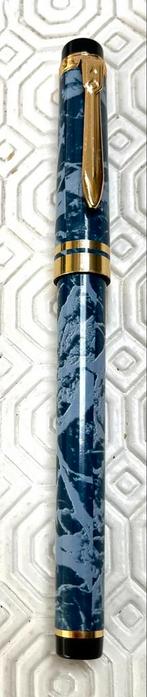 Nouveau stylo plume STYB Spain en plastique bleu marbré, Collections, Stylos, Enlèvement ou Envoi, Neuf, Stylo