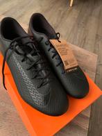 Chaussures de foot Nike neuves- crampons 45, Enlèvement ou Envoi, Neuf, Chaussures