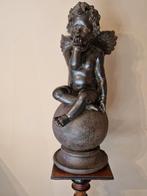 Sculptuur engel beeldje op wereldbol, Enlèvement ou Envoi