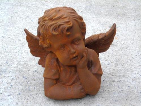 Standbeeld van een roestig gietijzeren engelenkop op de hand, Tuin en Terras, Tuinwanddecoratie, Nieuw, Ophalen