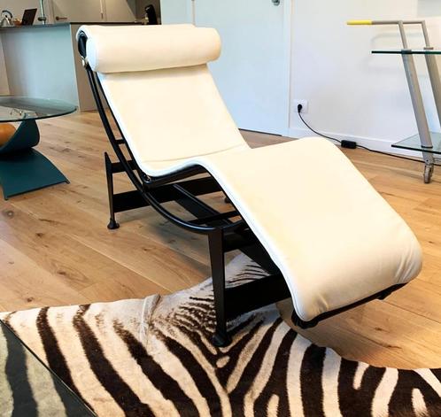 Le Corbusier LC4 Cassina Design Chaisse Longue Nieuwstaat, Huis en Inrichting, Zetels | Zetels en Chaises Longues, Nieuw, Leer