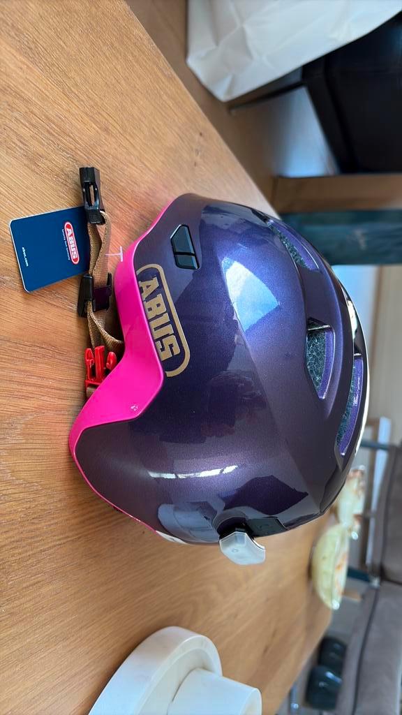 Nouveau casque de vélo pour enfant de la marque Abus, Vélos & Vélomoteurs, Accessoires vélo | Casques de vélo, Neuf, Garçon ou Fille