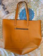 Grand sac en cuir en très bonne état état. +=- 45cm, Sac à bandoulière, Utilisé, Enlèvement ou Envoi, Orange