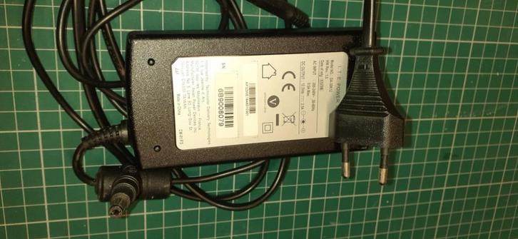 Adaptor net voeding  12v Dc 2,5A en andere., Computers en Software, Laptop-opladers, Gebruikt, Ophalen of Verzenden