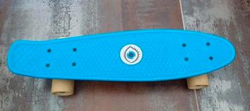Blauw skateboard decathlon beschikbaar voor biedingen