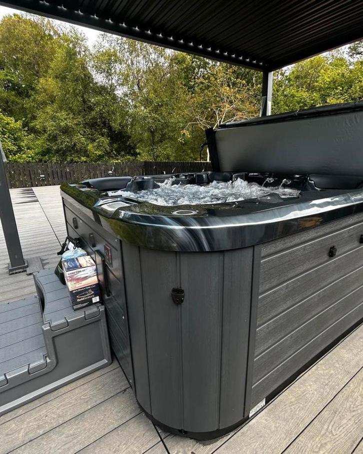Nieuwe/compacte 5pers jacuzzi gratis Levering en meer, Tuin en Terras, Tuinmeubel-accessoires, Ophalen of Verzenden