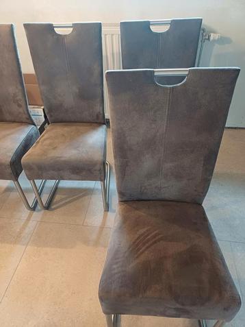 4 chaises brunes / grises beschikbaar voor biedingen