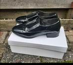 Schoenen maat 37, Ophalen