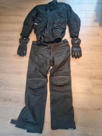 Motorvest, motorbroek en motorhandschoenen te koop beschikbaar voor biedingen