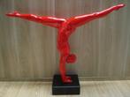 Arte dal Mondo gymnnast rood red vrouw woman 63 cm, Antiek en Kunst, Kunst | Beelden en Houtsnijwerken, Verzenden