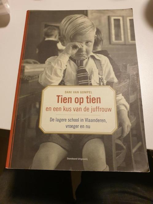 D. Van Gompel - Tien op tien en een kus van de juf, Livres, Histoire & Politique, Comme neuf, Enlèvement ou Envoi