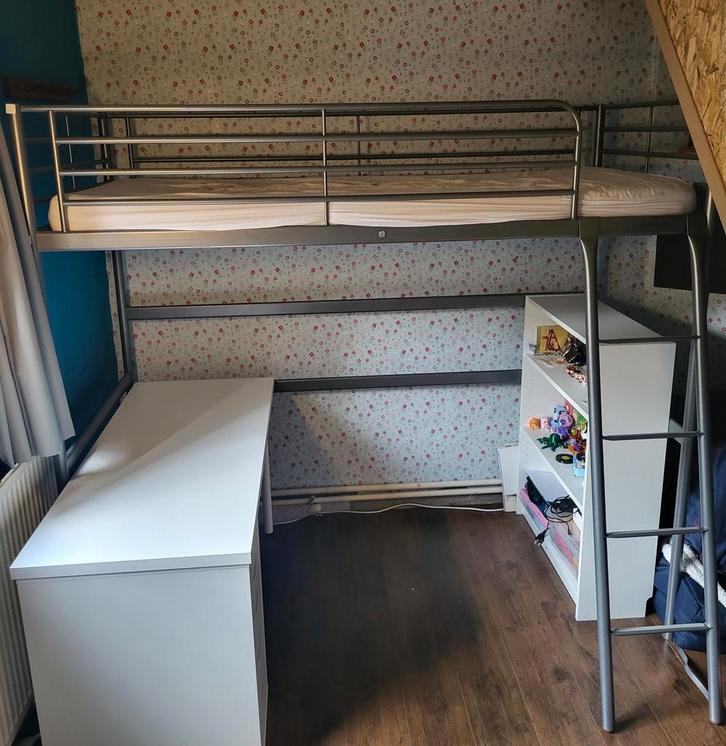 Ikea hoogslaper mét matras – amper 2 jaar oud, Huis en Inrichting, Slaapkamer | Stapelbedden en Hoogslapers, Zo goed als nieuw