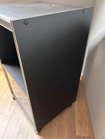 Stereomeubel in absolute nieuwstaat beschikbaar voor biedingen