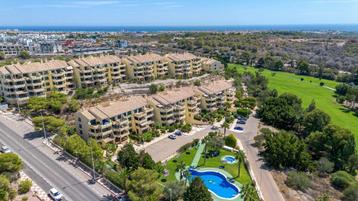 Appartement te koop in Lomas de Campoamor beschikbaar voor biedingen