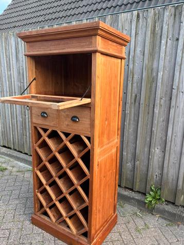 Wijnrek/drankkast/wijnkast teak onbehandeld een mooie kast beschikbaar voor biedingen