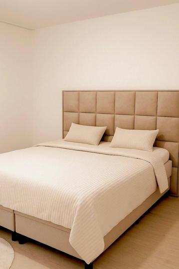 Bed beschikbaar voor biedingen