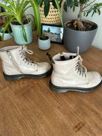 Dr Martens 32, Ophalen