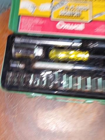 DOOS POTSLEUTELS  beschikbaar voor biedingen