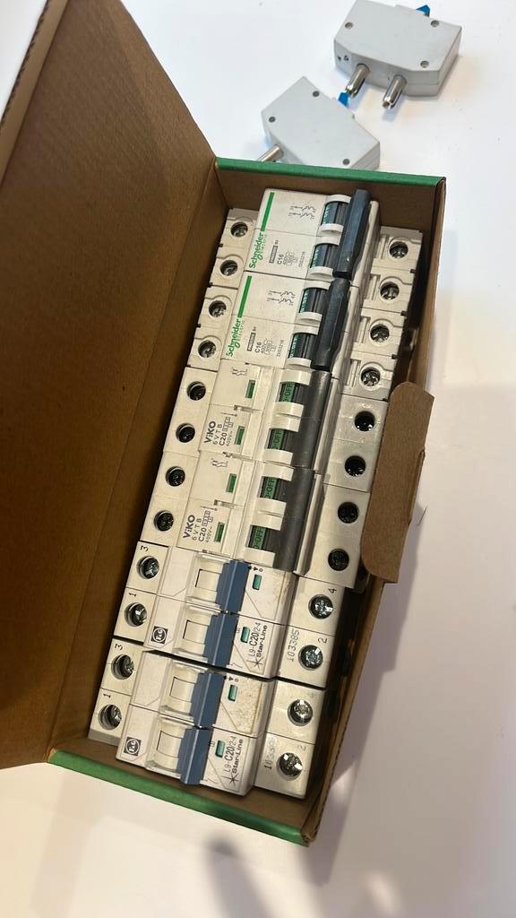 zekering, rail, zekeringskadt, leidingen, van alles, Doe-het-zelf en Bouw, Elektriciteit en Kabels, Gebruikt, Schakelaar, Ophalen