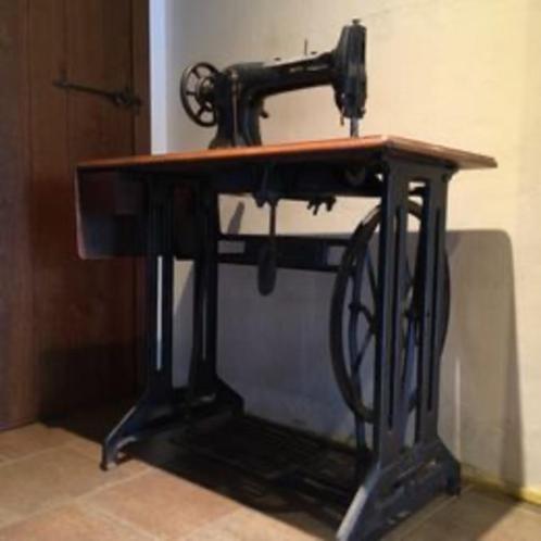 Ancienne machine à coudre SINGER, Antiquités & Art, Antiquités | Machines à coudre, Enlèvement