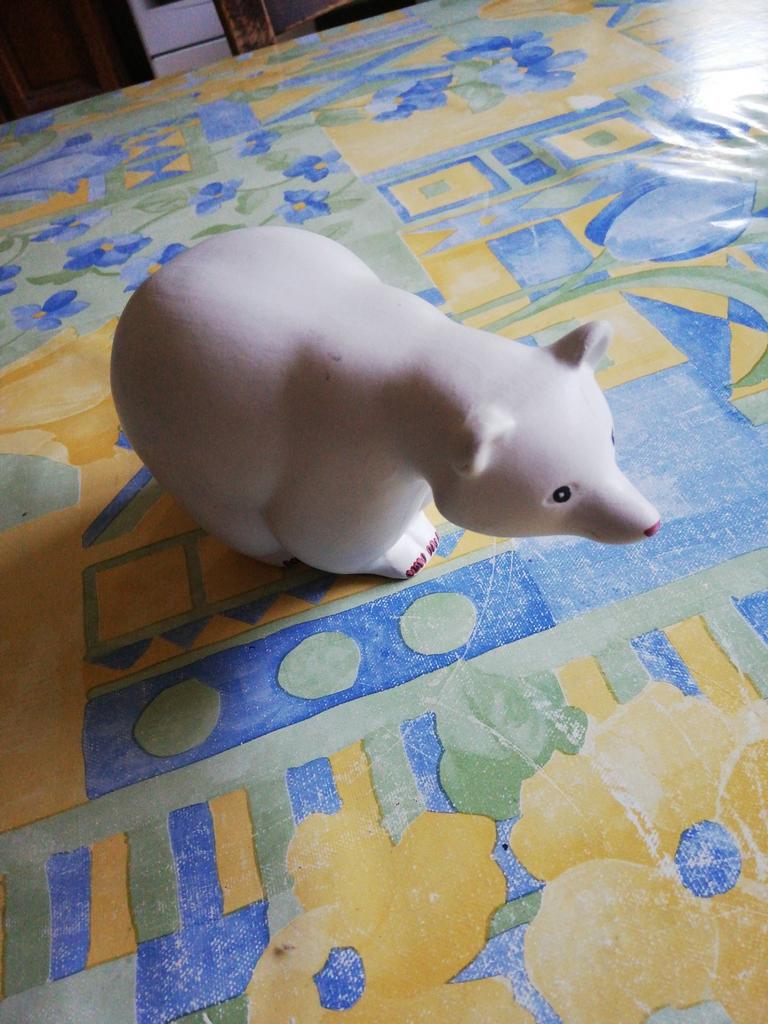 Déco ours blanc. Plâtre. 9cm de haut. 15cm de long., Enlèvement ou Envoi, Comme neuf