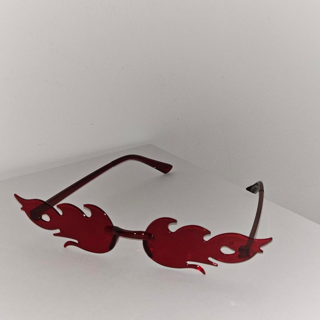 Lunette de soleil diable rouge, Enlèvement ou Envoi, Rouge