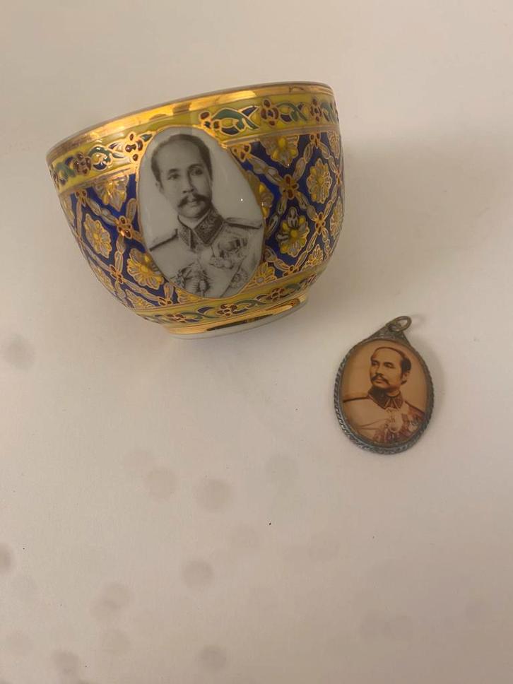 Thaise Benjarong Porseleinen Portretdoos Rama V, Antiek en Kunst, Antiek | Vazen, Ophalen of Verzenden