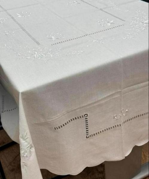 XL Tafelkleed + 8 servetten Kant Ovaal Floweral geborduurd, Huis en Inrichting, Tafelkleden, Nieuw, Ovaal, Ophalen of Verzenden
