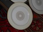 ensemble vaisselle a 50 euros, Huis en Inrichting, Ophalen of Verzenden, Nieuw, Porselein, Compleet servies