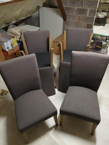 Klassieke eetkamerstoelen beschikbaar voor biedingen