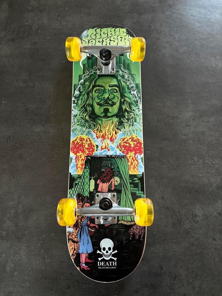 Skateboard – custom samengesteld bij  winkel Twits (Leuven), Sport en Fitness, Skateboarden, Zo goed als nieuw, Skateboard, Ophalen