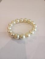 Bracelet grosses perles, Enlèvement