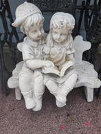 Kindjes op bank, Tuin en Terras, Ophalen, Gebruikt, Steen, Mensenbeeld