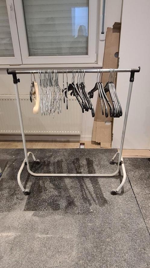 Kledingrek op wielen met kapstokken., Kleding | Dames, Kledingrekken, Gebruikt, Ophalen