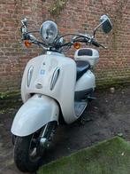 Retro scooter 125cc topst.slechts 5320 km leveren mogelijk., Fietsen en Brommers, Ophalen